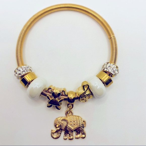 Jewelry - Bracelet Elephant in gold tone. ADORABLE!